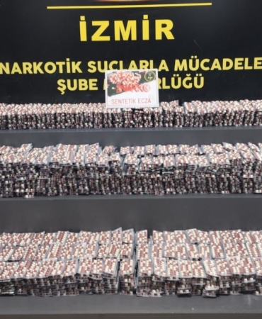 izmirde-binlerce-uyusturucu-hap-ve-kokain-ele-gecirildi-53qDVxXf.jpg