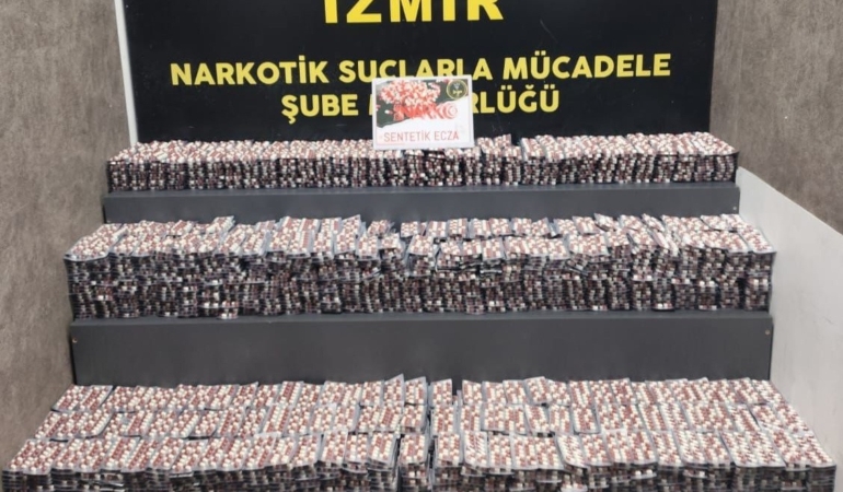 izmirde-binlerce-uyusturucu-hap-ve-kokain-ele-gecirildi-53qDVxXf.jpg
