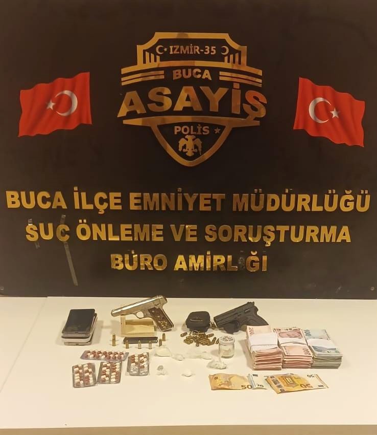 izmirde binlerce uyusturucu nitelikli hap ele gecirildi 1