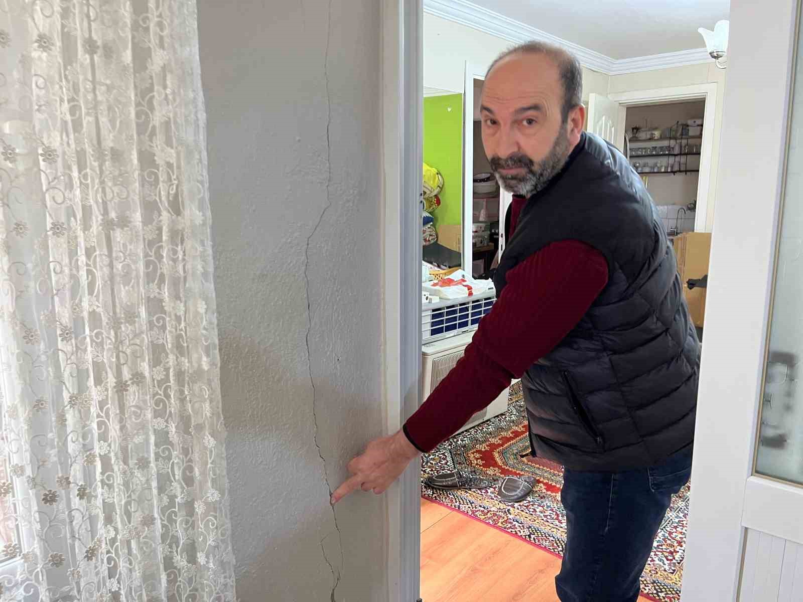 izmirde bir mahalle tunel kazisi yuzunden diken ustunde 10 P6XgCvbU