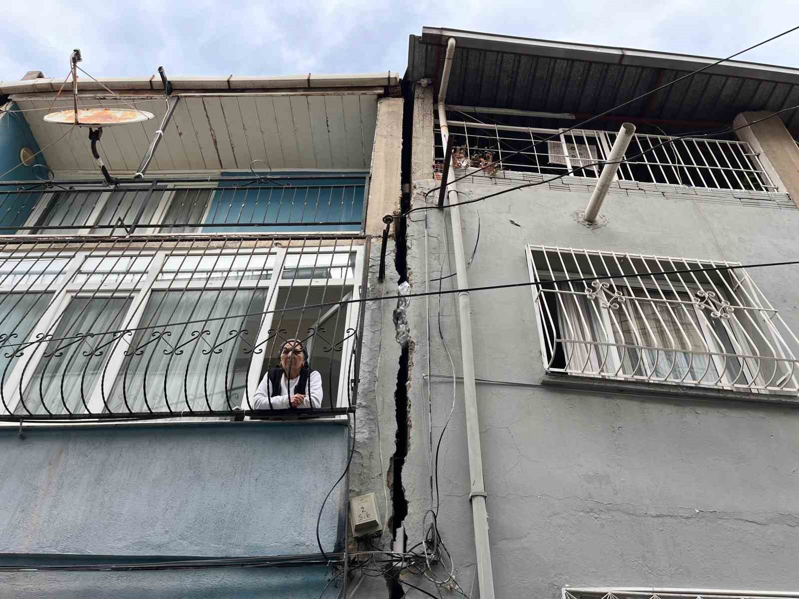 izmirde bir mahalle tunel kazisi yuzunden diken ustunde 12 66nIiEZ4