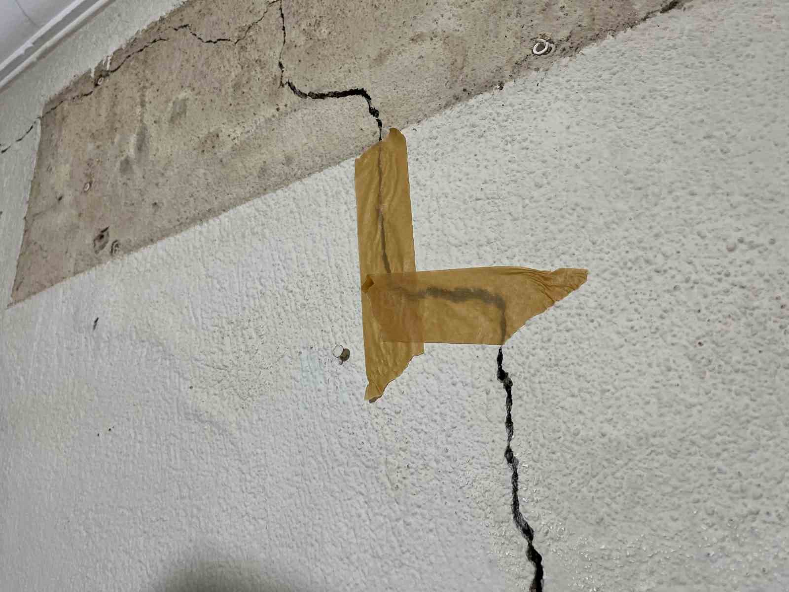 izmirde bir mahalle tunel kazisi yuzunden diken ustunde 2 J6JEjrlv