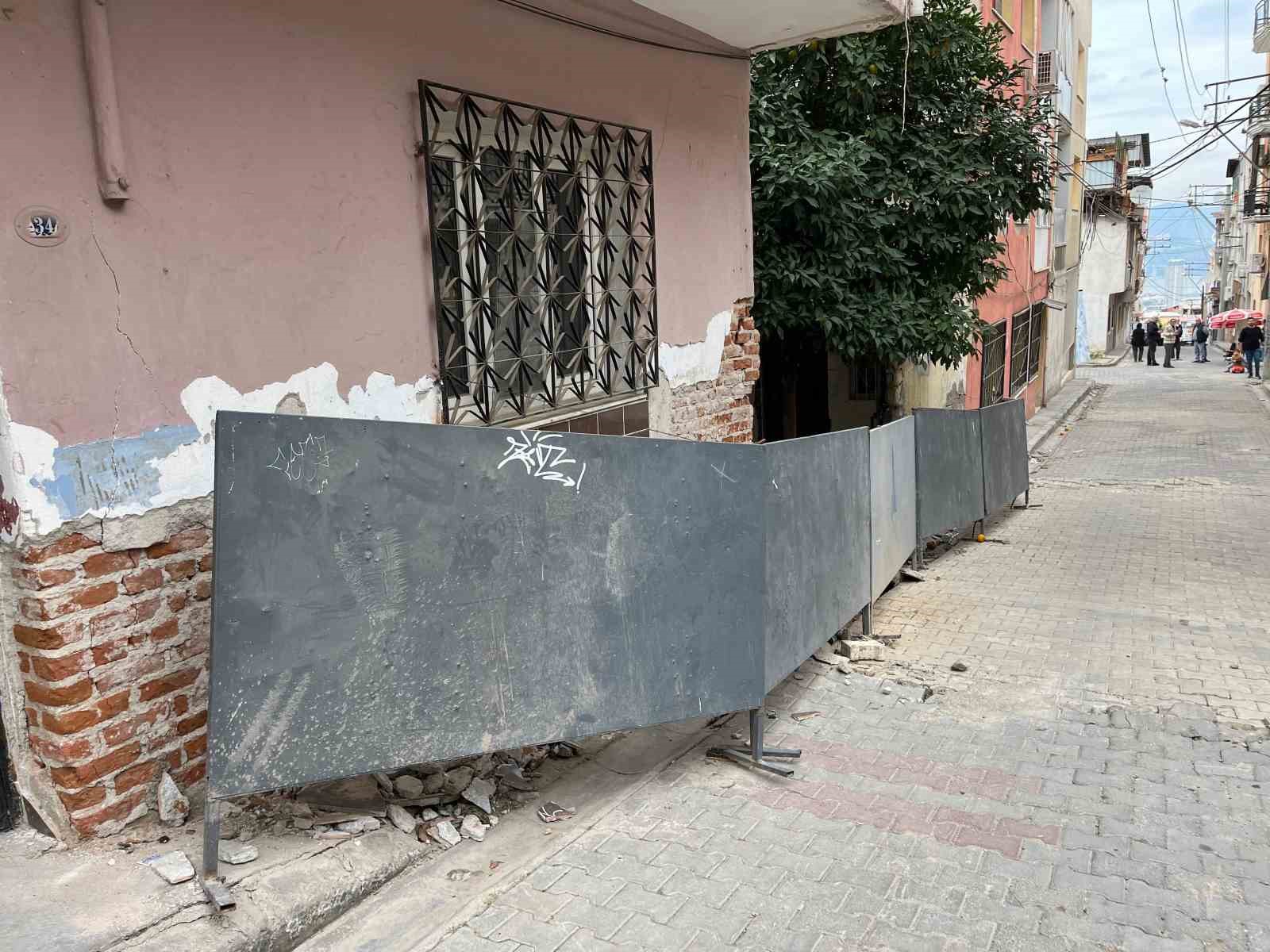 izmirde bir mahalle tunel kazisi yuzunden diken ustunde 3 8clDncrU