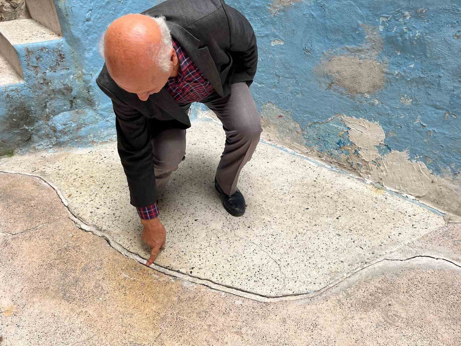 izmirde bir mahalle tunel kazisi yuzunden diken ustunde 7