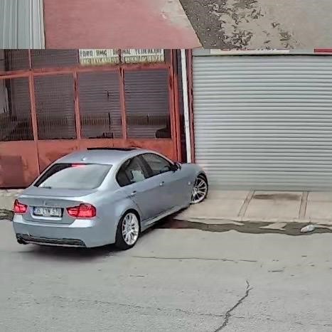 izmirde bir surucu drift atarken kaza yapti 0 hWiR9ak2