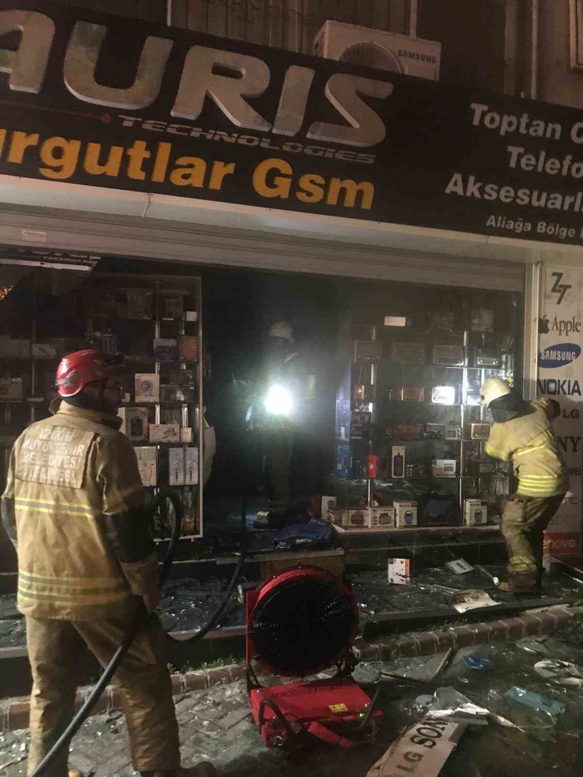 izmirde cep telefonu aksesuar magazasinda yangin 1 3A5sdI7J