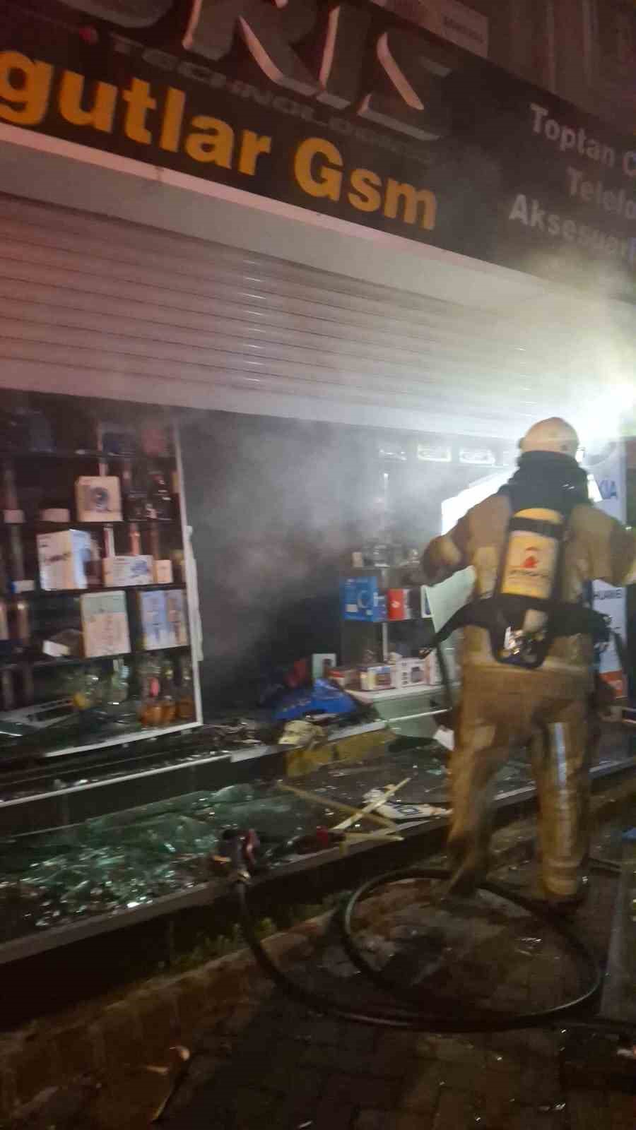 izmirde cep telefonu aksesuar magazasinda yangin 4 3cVVLUp2