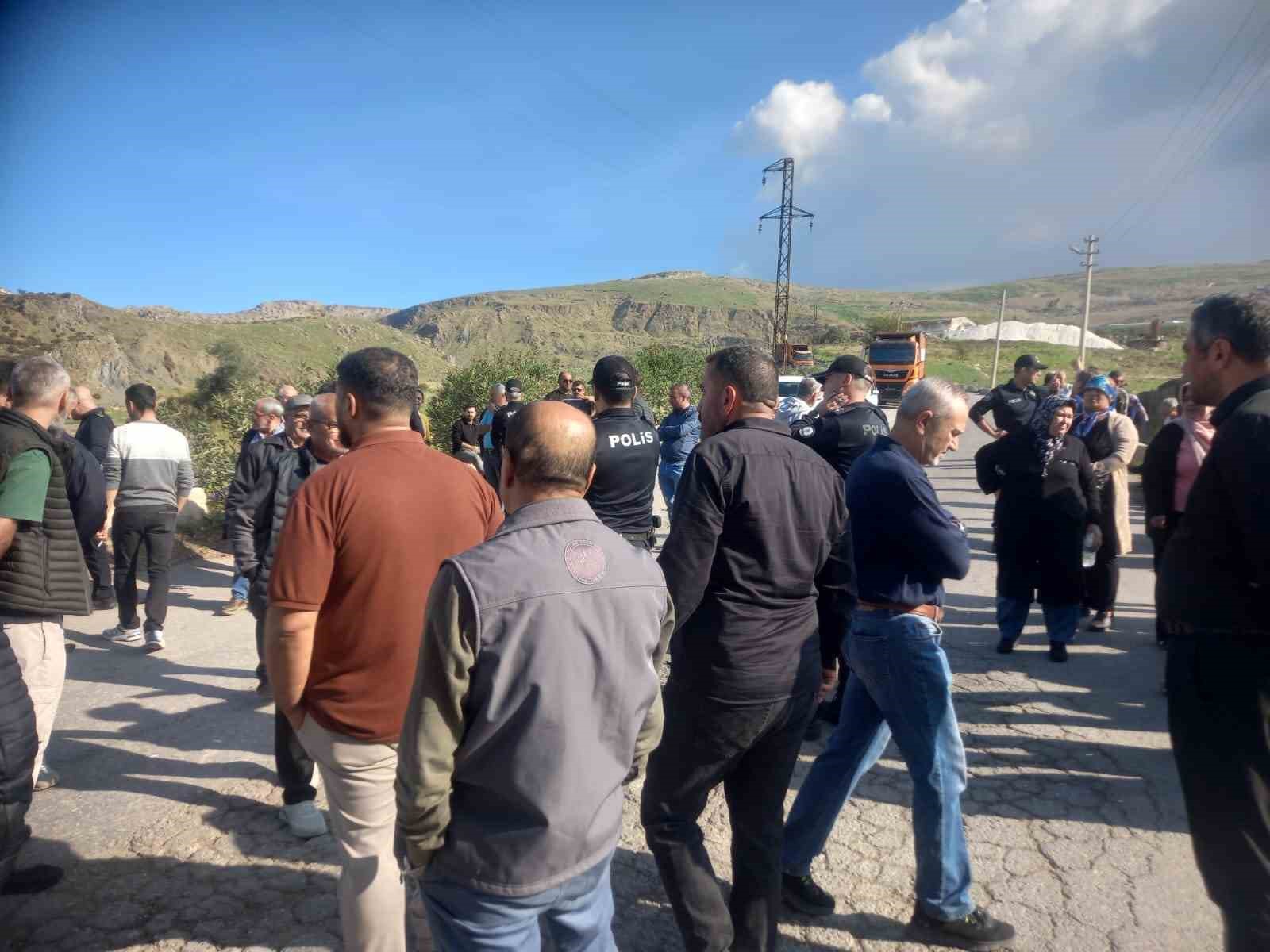 izmirde chpli belediyelerin cop kavgasi 1 ufs9KiuB