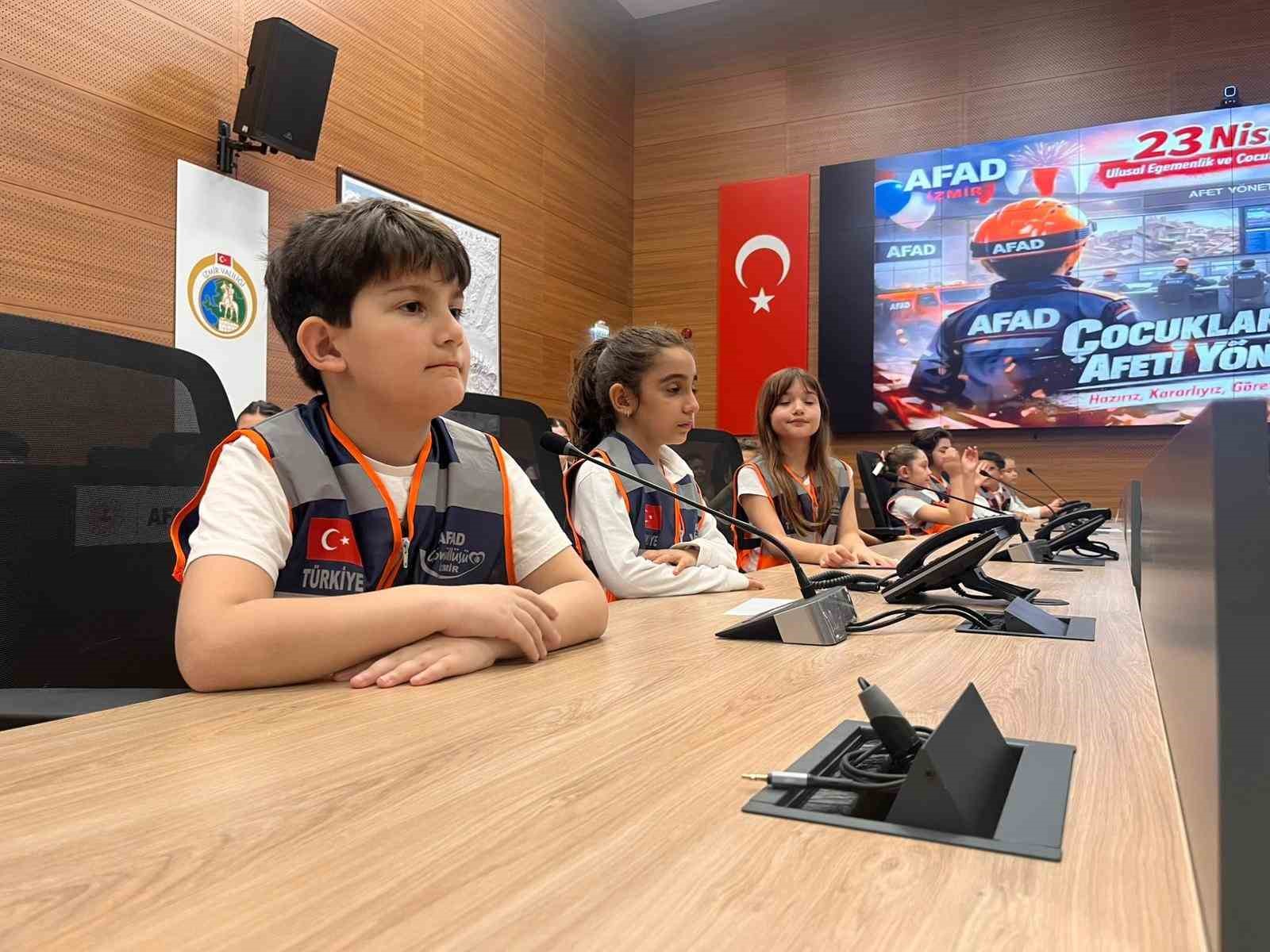 izmirde cocuklar 23 nisan etkinliklerinde kriz yonetiminin basina gecti 8 8Cj6vclw