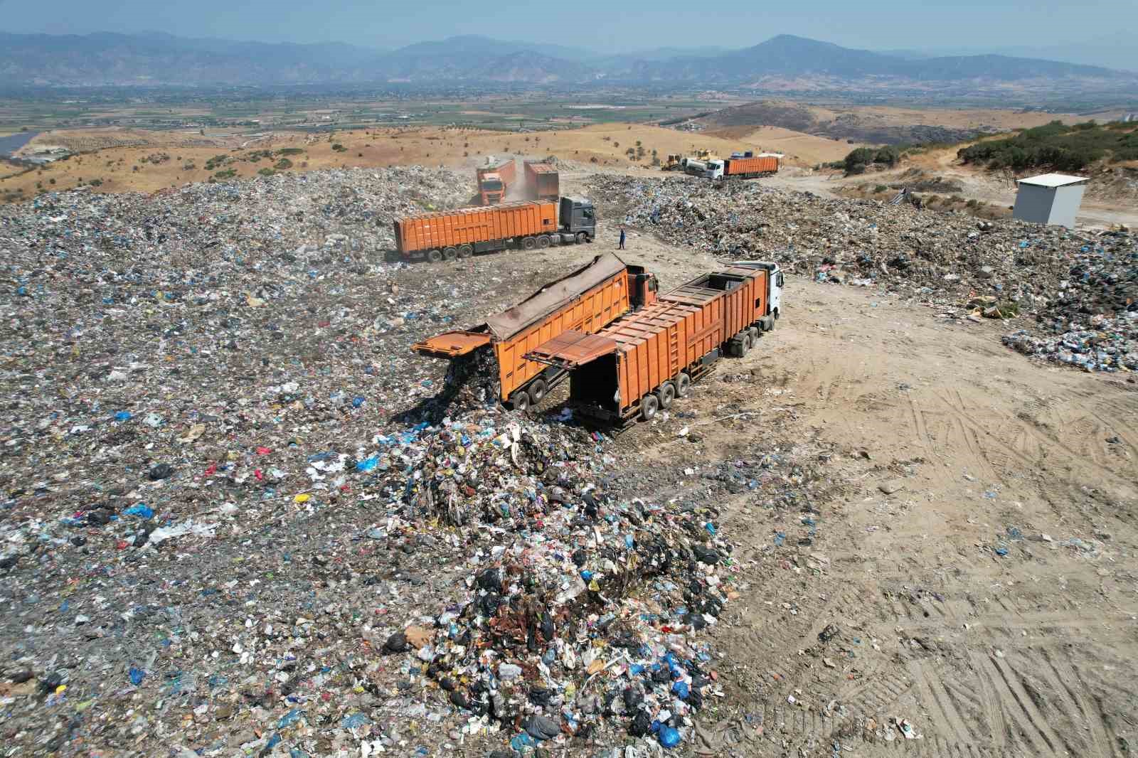 izmirde cop krizi sinek istilasina donustu sehir dort koldan ilaclaniyor 4 6QpybEYT