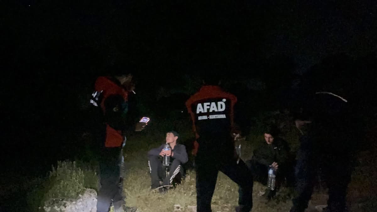 izmirde daglik alanda mahsur kalan cocuklar kurtarildi 0 MGNynO58