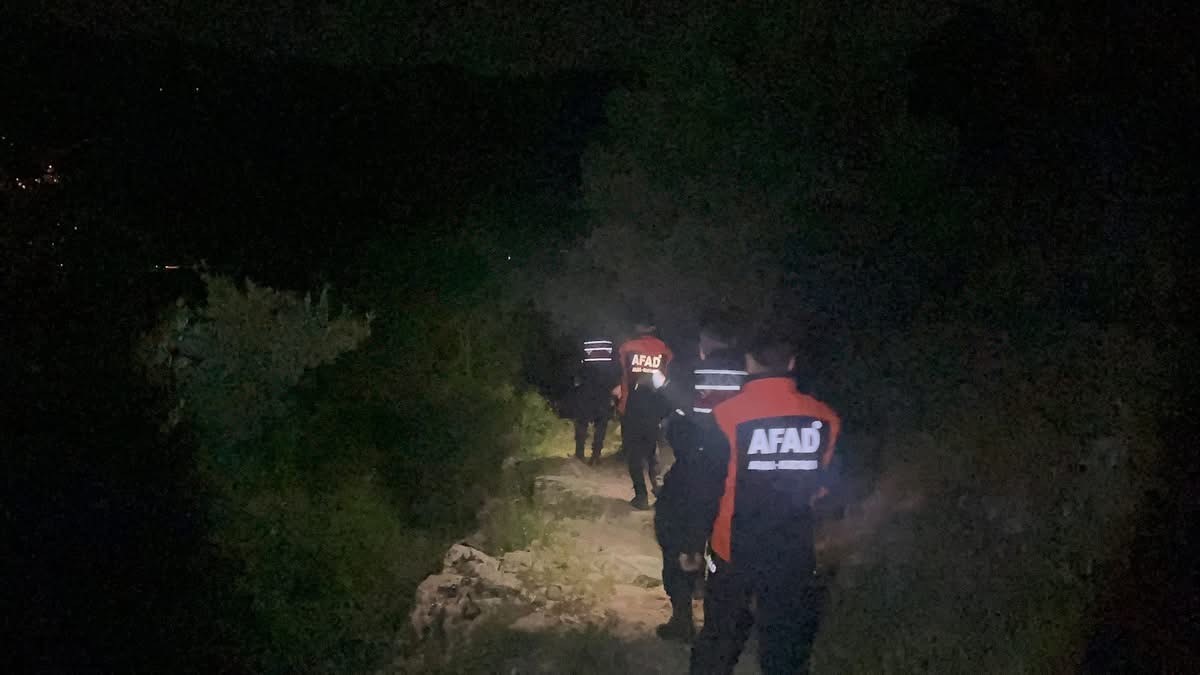 izmirde daglik alanda mahsur kalan cocuklar kurtarildi 2 ekZZ4rYp