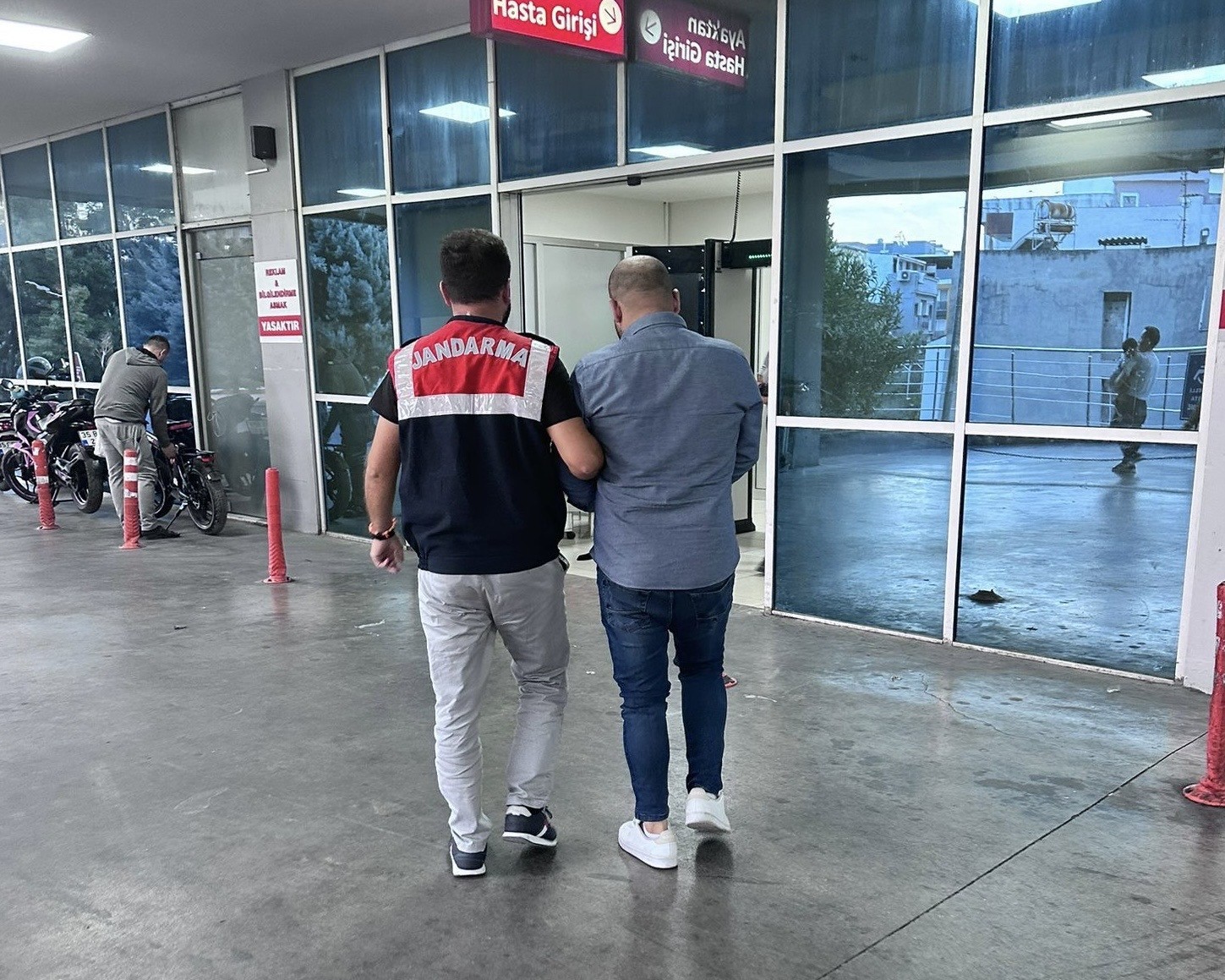 izmirde deas operasyonu 4 gozalti 0 bZe9chpc