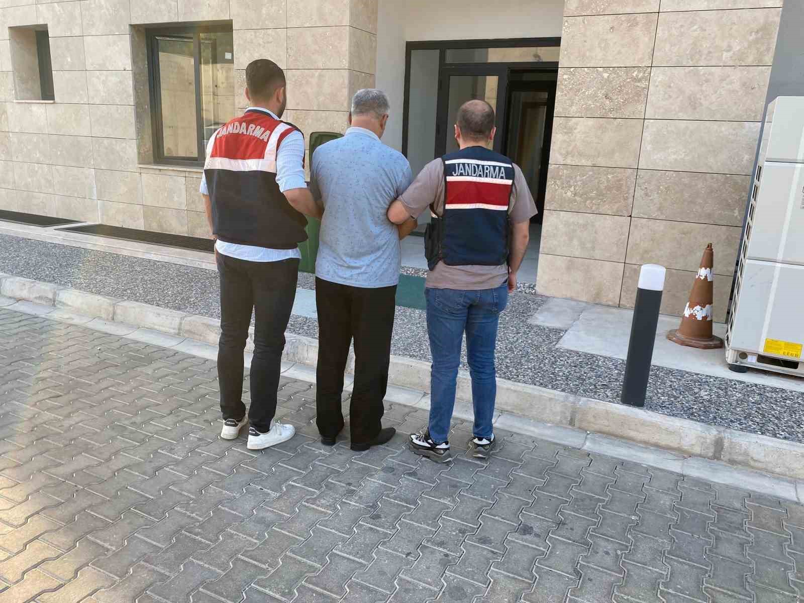 izmirde deas operasyonu 4 gozalti 1