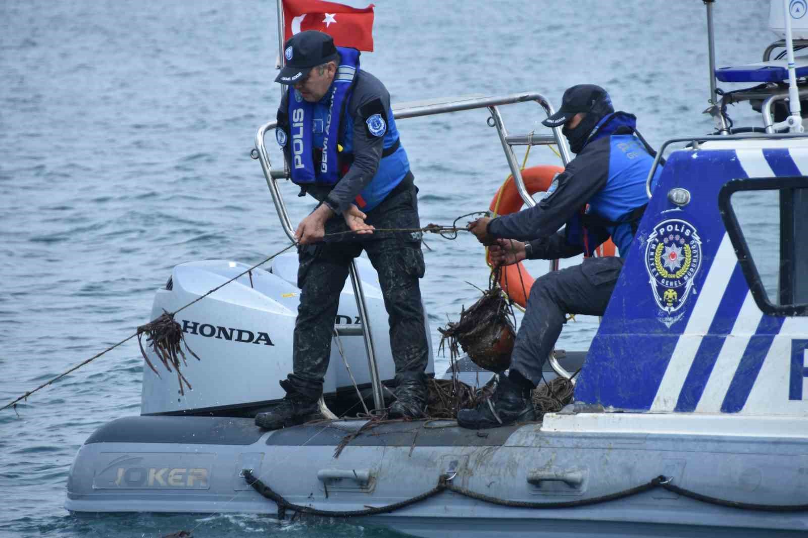 izmirde deniz ekosistemini tehdit eden kacak ahtapot tuzaklari imha edildi 2 luHh3ma5