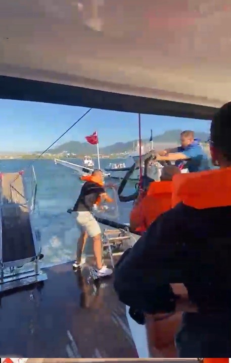 İzmir’de denizde korku dolu anlar: Su alan teknedeki 6 yolcu kurtarıldı 4 izmirde denizde korku dolu anlar su alan teknedeki 6 yolcu kurtarildi 0 wk5iRejv