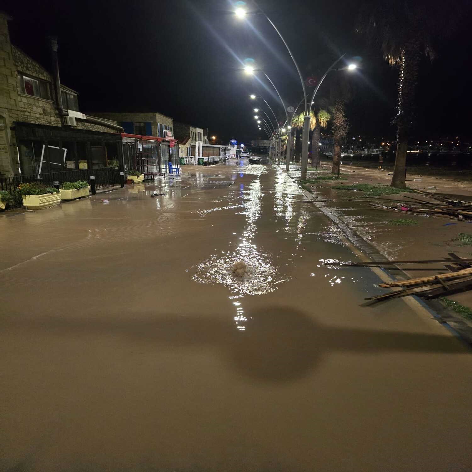 izmirde dereler tasti yeni focayi su basti 0 ppIISaCD