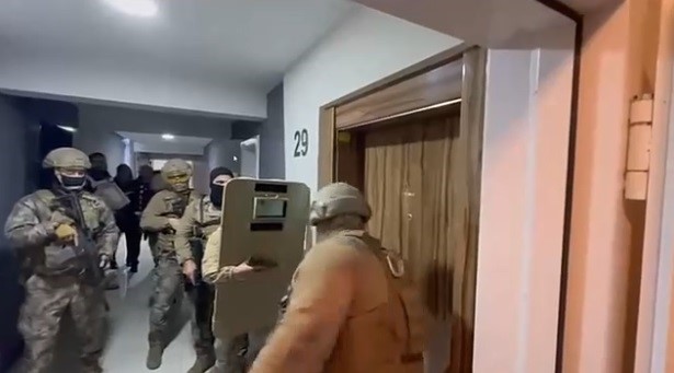 izmirde dev yasa disi bahis operasyonu 49 tutuklama 0 K8OLu4pt
