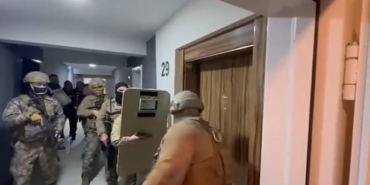izmirde-dev-yasa-disi-bahis-operasyonu-49-tutuklama-VzXbclzG.jpg