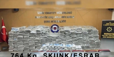 izmirde-duzenlenen-operasyonda-764-kilogram-uyusturucu-madde-ele-gecirildi-jXpMPn5s.jpg