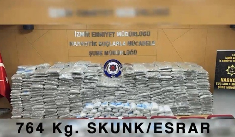 izmirde-duzenlenen-operasyonda-764-kilogram-uyusturucu-madde-ele-gecirildi-jXpMPn5s.jpg