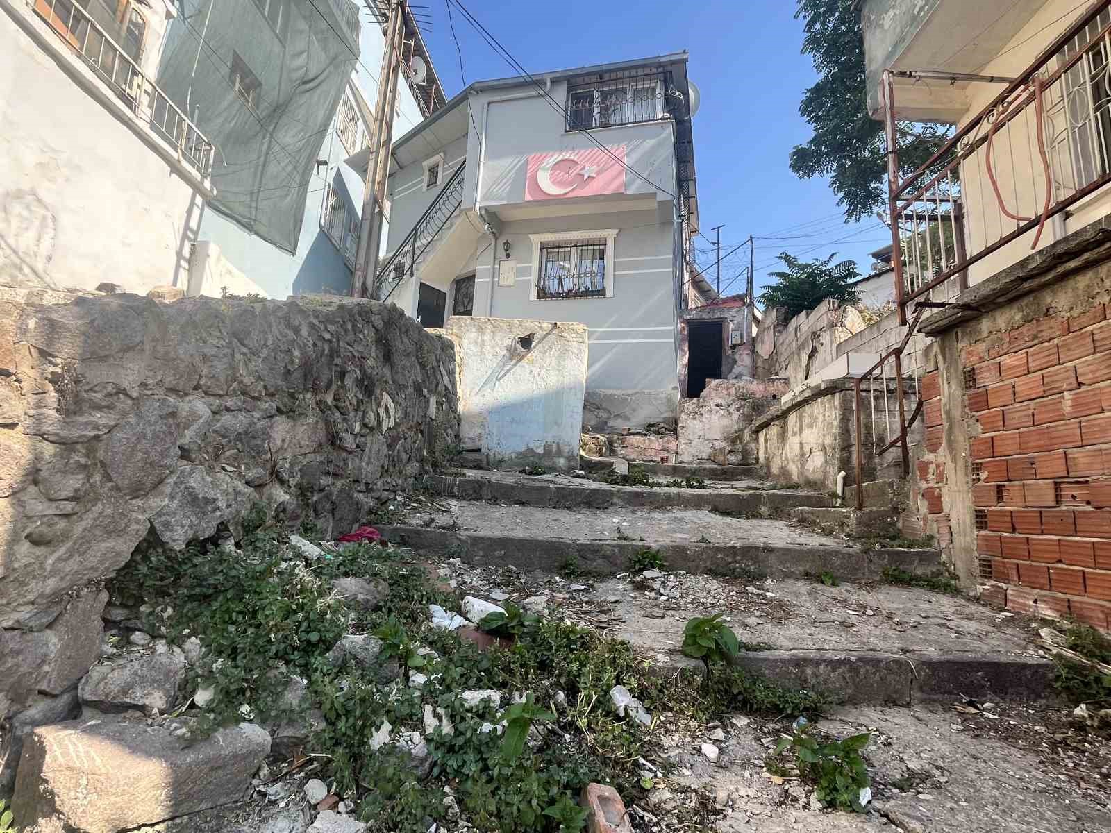 izmirde eski koca dehseti kezzap attigi eski karisi oldu kizi ise yasam savasinda 0 z53KA94k