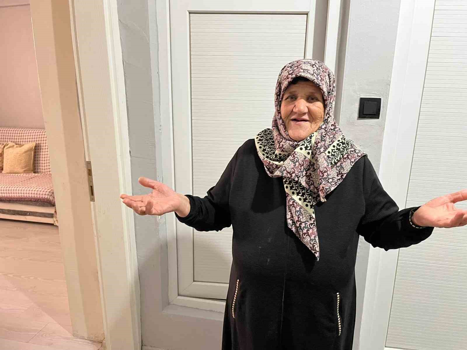 izmirde ev ve is yerleri sele teslim oldu 1 mmeMqQHu