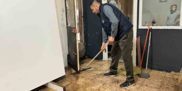 izmirde-ev-ve-is-yerleri-sele-teslim-oldu-aIK75cK8.jpg