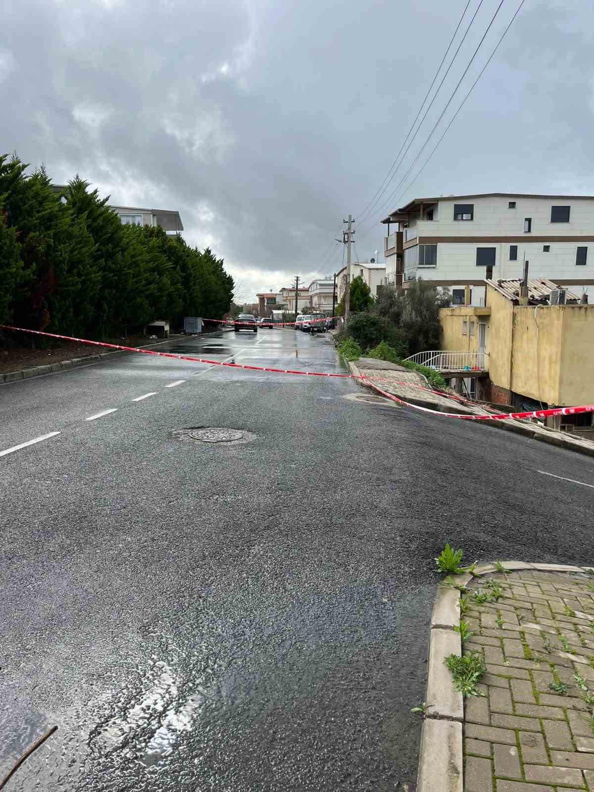 izmirde evin istinat duvari coktu 3 kisi tahliye edildi 6 a121jMNI