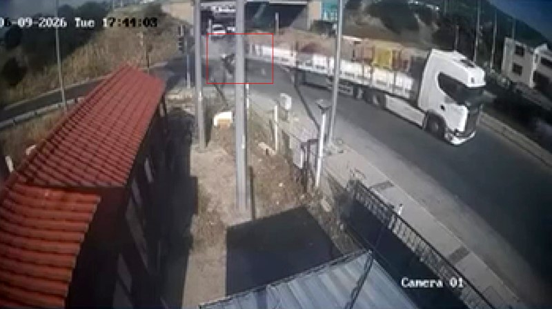 İzmir’de feci kaza: Tıra adeta ok gibi saplandı 4 izmirde feci kaza tira adeta ok gibi saplandi 0 Hl2nwnZK