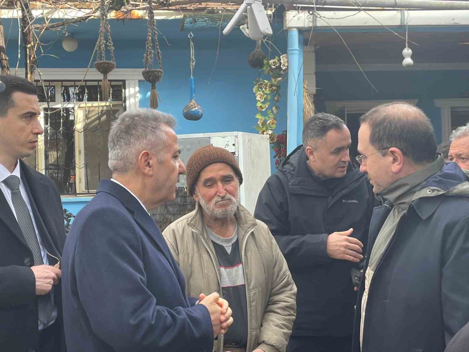 izmirde firtinada 9 fabrika ve 5 konut hasar gordu 3 SRKXkvi1