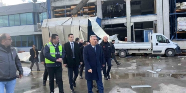 izmirde-firtinada-9-fabrika-ve-5-konut-hasar-gordu-wyLkghOZ.jpg