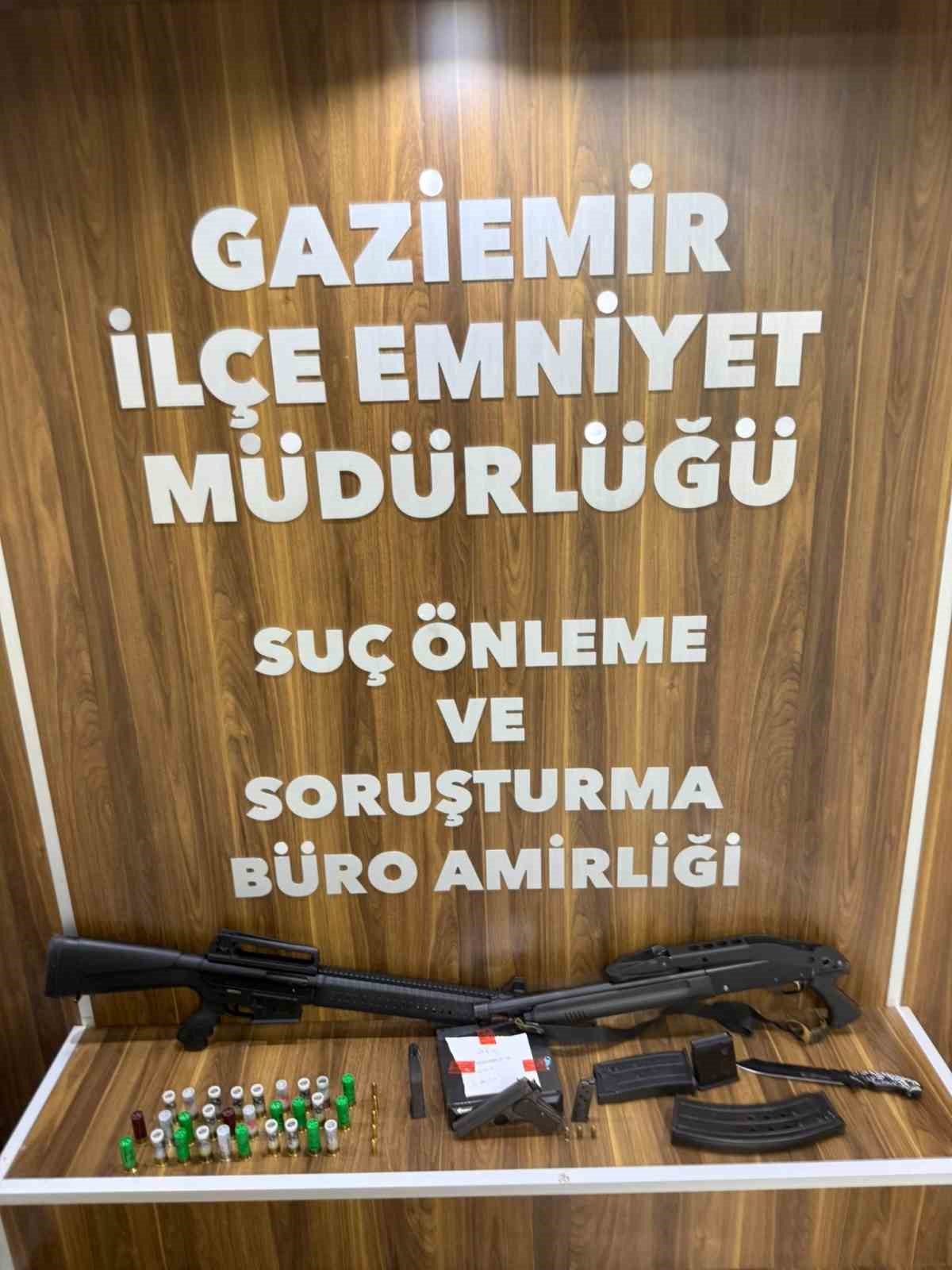 izmirde gasp ve yagma iddiasiyla 3 supheli yakalandi 0 rekQpAYG