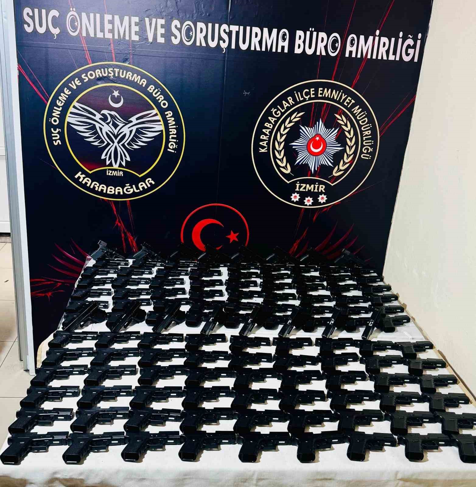 izmirde guvercin kumesinden cephanelik cikti 124 tabanca ele gecirildi 0 pTlKy8m5