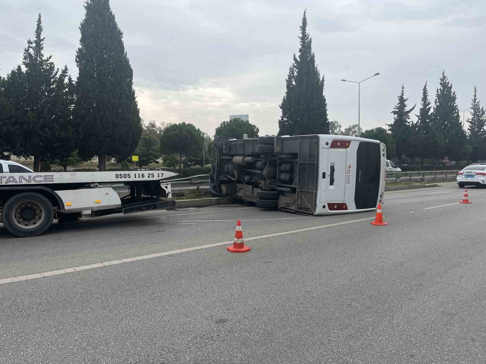 izmirde havalimani personel servisi devrildi 5 yarali 1 mSGZgwf6