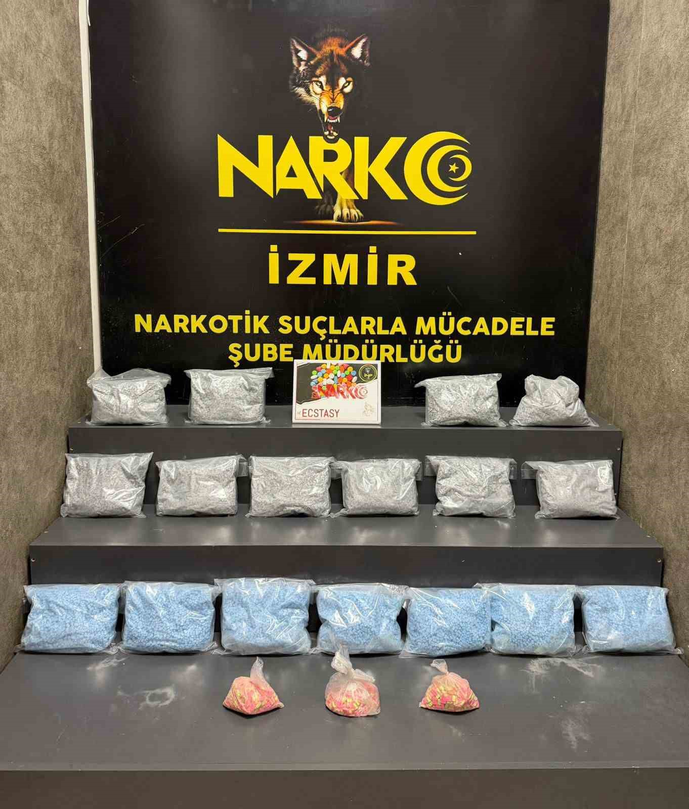 izmirde iki ayri uyusturucu operasyonunda 3 tutuklama 0 k7A2JuEI