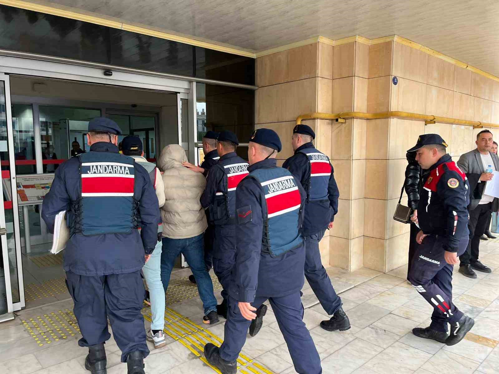 izmirde iki kardesin oldugu kazada carpici detay 3