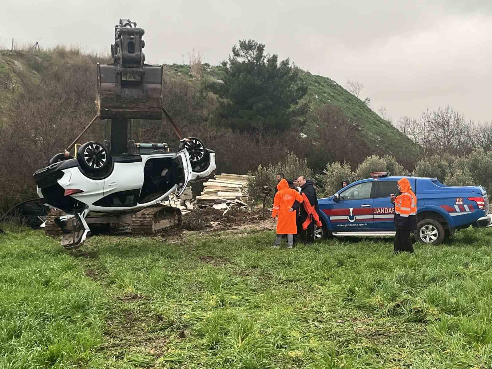 izmirde iki kardesin oldugu kazada kacan supheli tutuklandi 1 pZ8J6D2C