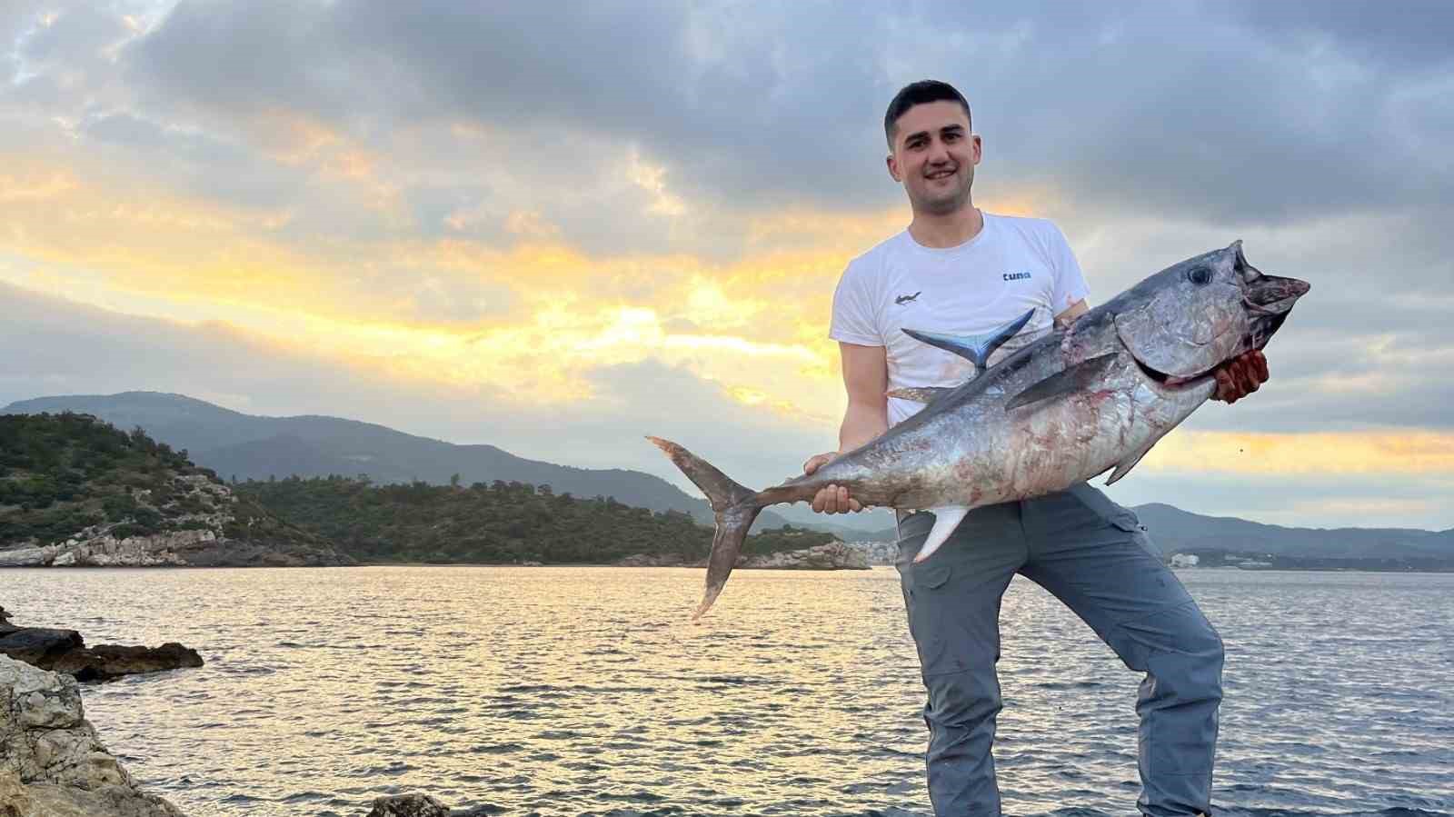 İzmir’de inanılmaz av: Kıyıdan dev orkinos yakaladılar, o anlar kamerada 4 izmirde inanilmaz av kiyidan dev orkinos yakaladilar o anlar kamerada 0 IaMCb4XO