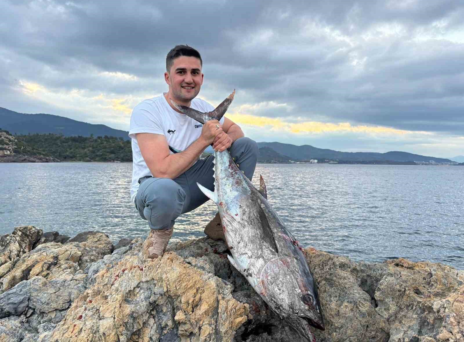 İzmir’de inanılmaz av: Kıyıdan dev orkinos yakaladılar, o anlar kamerada 6 izmirde inanilmaz av kiyidan dev orkinos yakaladilar o anlar kamerada 2 VanIIvwH