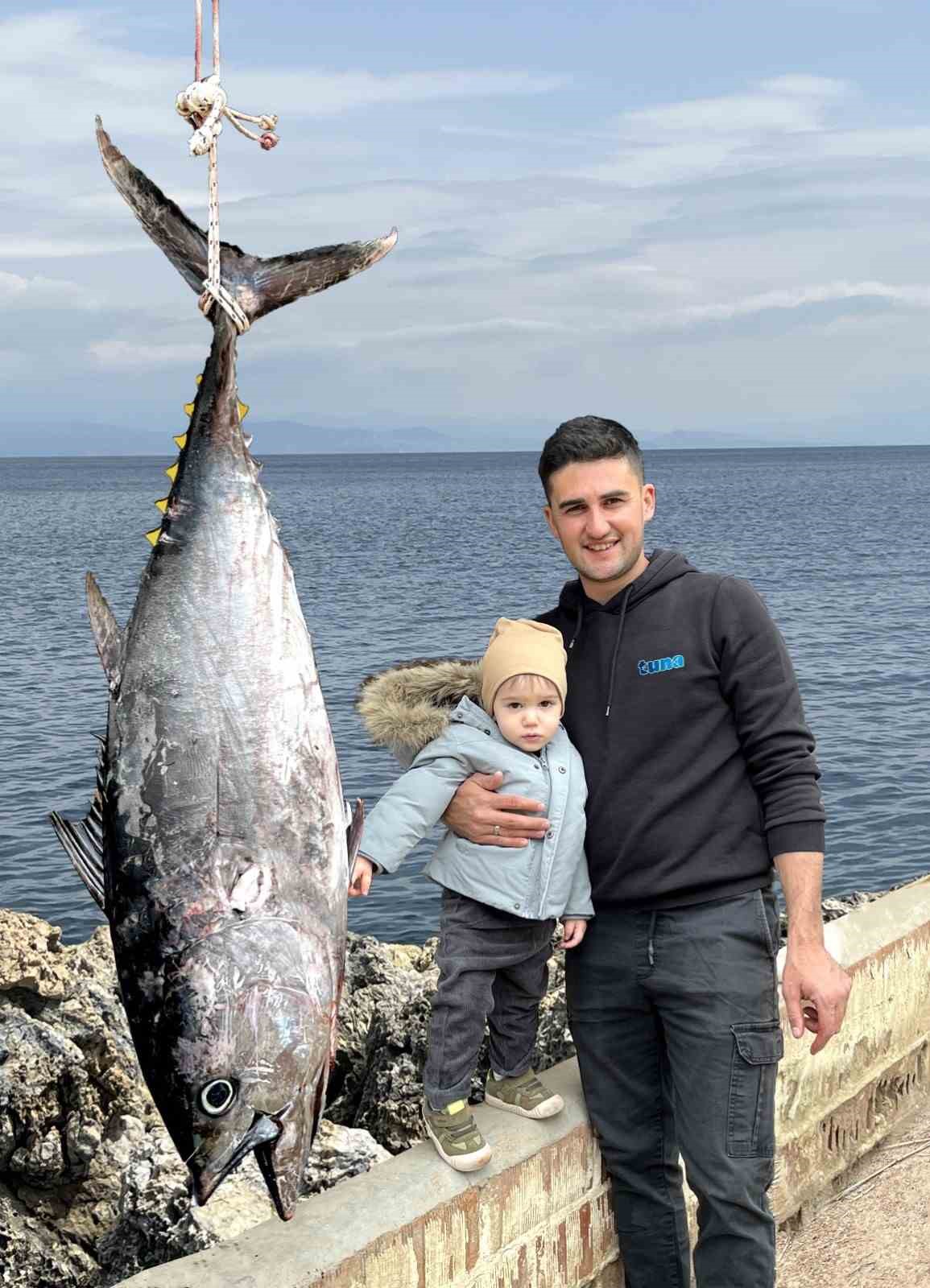 İzmir’de inanılmaz av: Kıyıdan dev orkinos yakaladılar, o anlar kamerada 8 izmirde inanilmaz av kiyidan dev orkinos yakaladilar o anlar kamerada 4 PUR6PZII