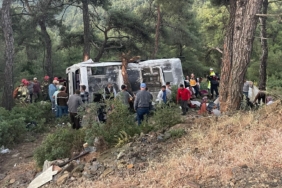 izmirde-isci-servisi-sarampole-devrildi-22-yarali-Y7SvOqZ4.jpg