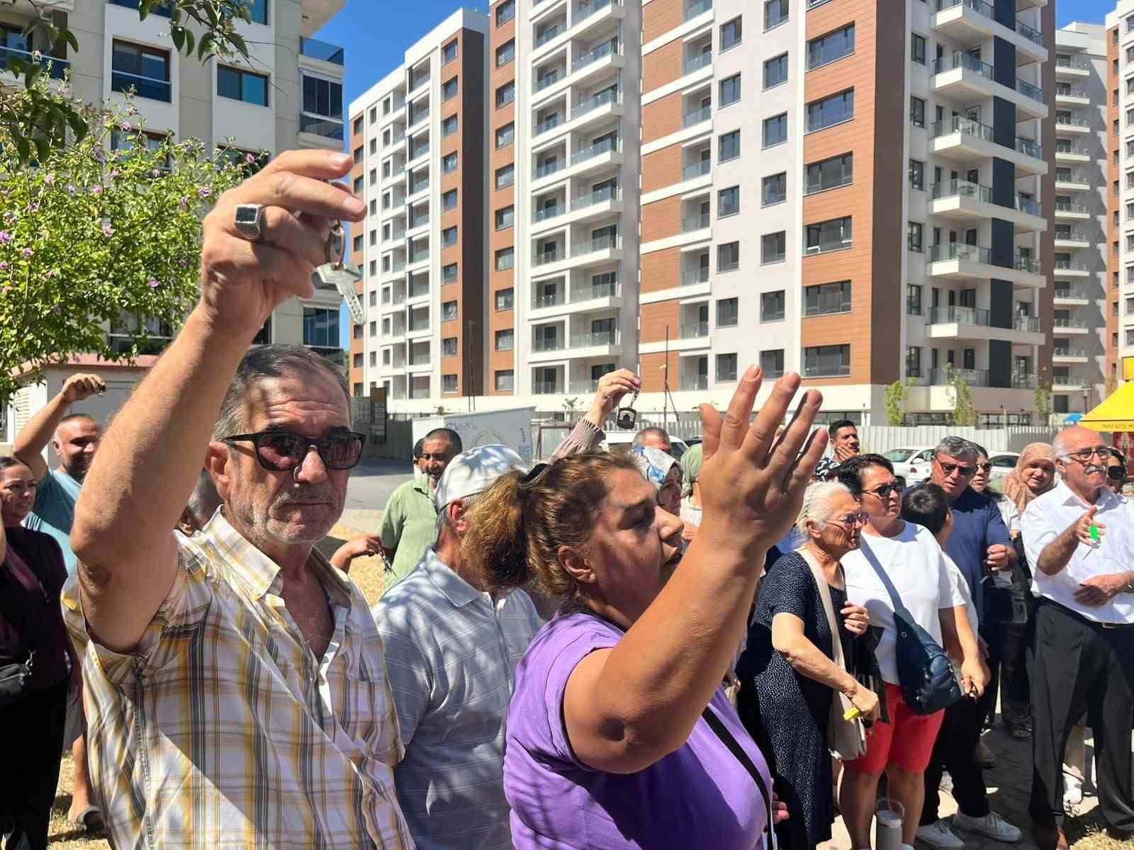 İzmir’de kentsel dönüşüm mağdurlarından ’anahtarlı’ eylem 6 izmirde kentsel donusum magdurlarindan anahtarli eylem 2 yPN7rM88