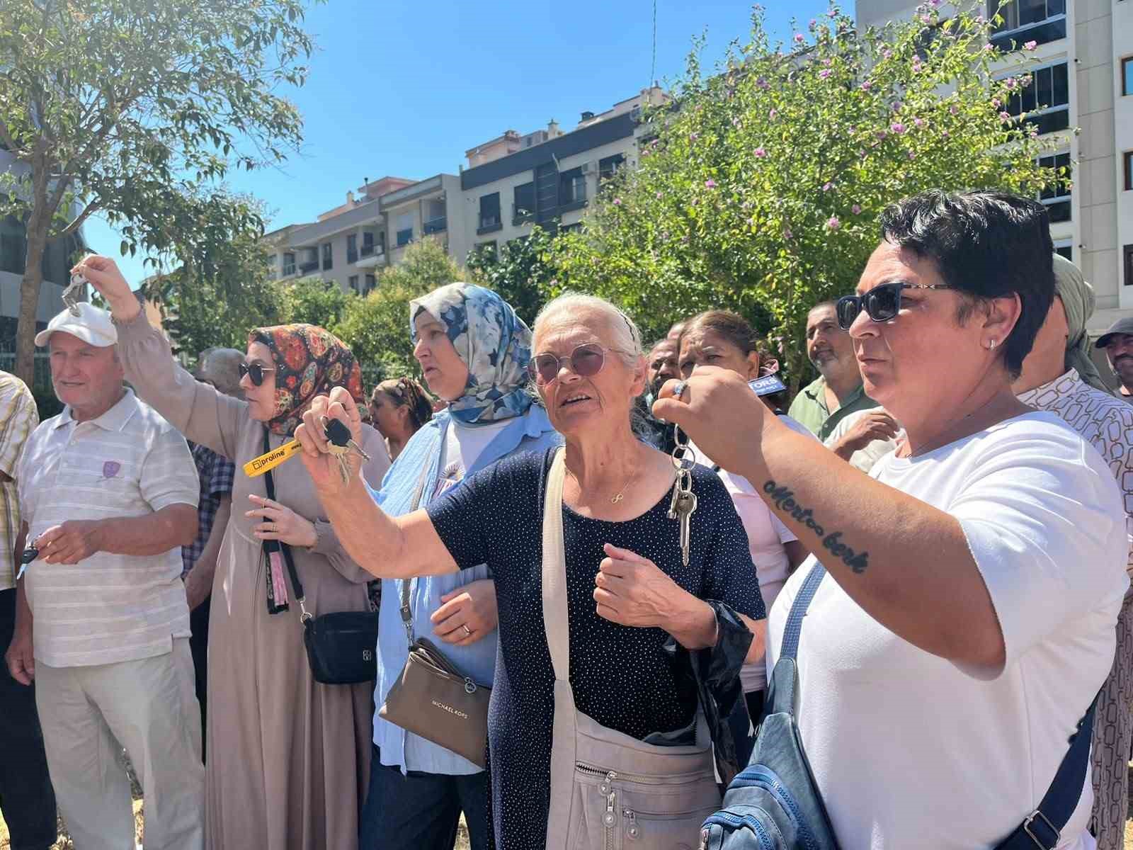İzmir’de kentsel dönüşüm mağdurlarından ’anahtarlı’ eylem 7 izmirde kentsel donusum magdurlarindan anahtarli eylem 3 m7357Pi8