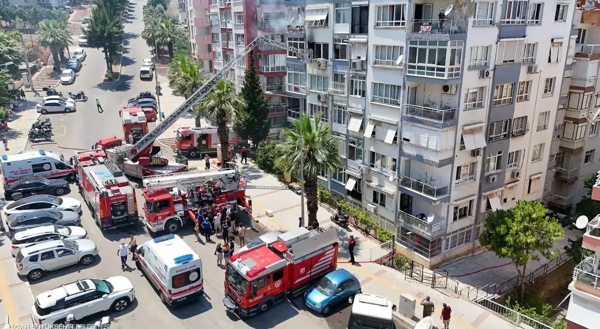 izmirde korkutan yangin 6 kisi dumandan etkilendi 2