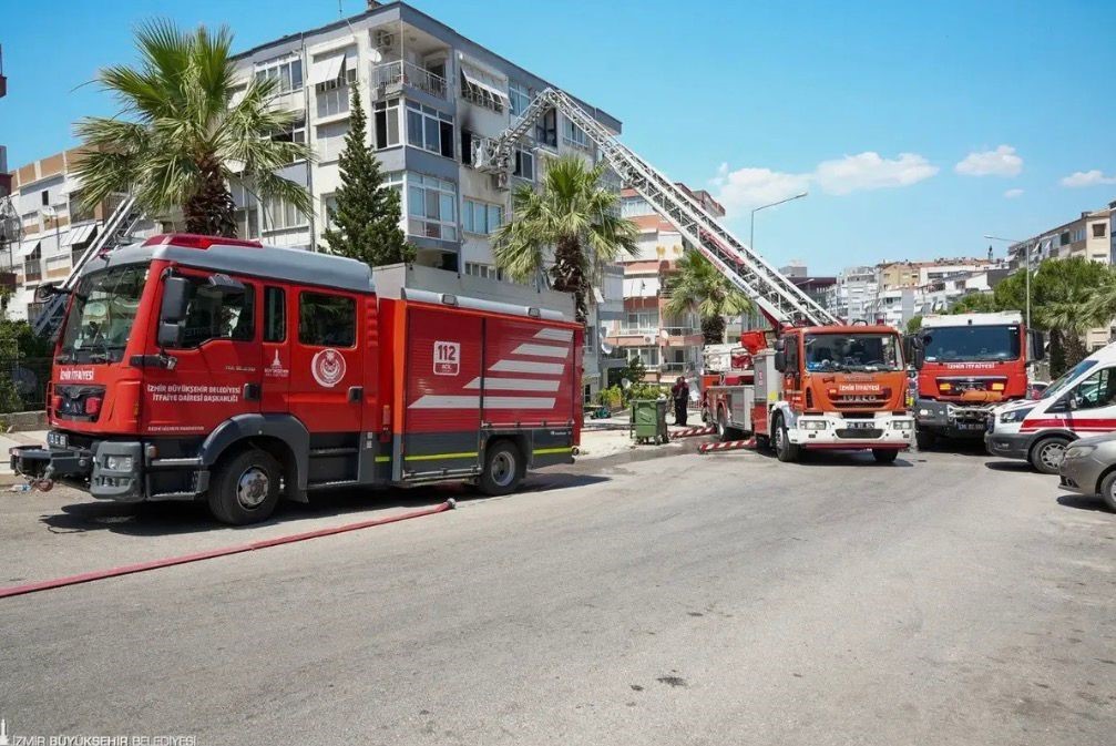 izmirde korkutan yangin 6 kisi dumandan etkilendi 3 mnUDyUG9
