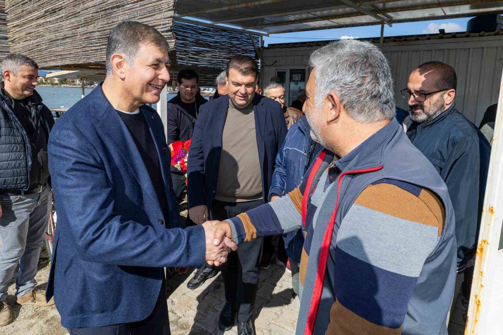izmirde kucuk olcekli balikciyla dayanisma eli 3