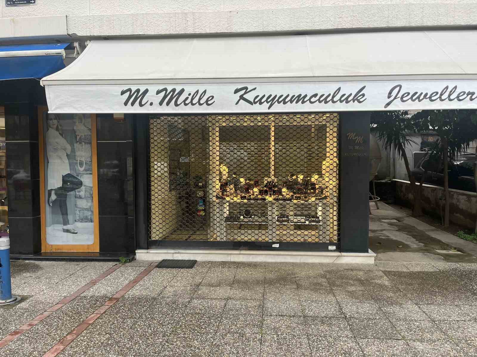 izmirde kuyumcuya silahli soygun girisimi 1 YOrNmiBM