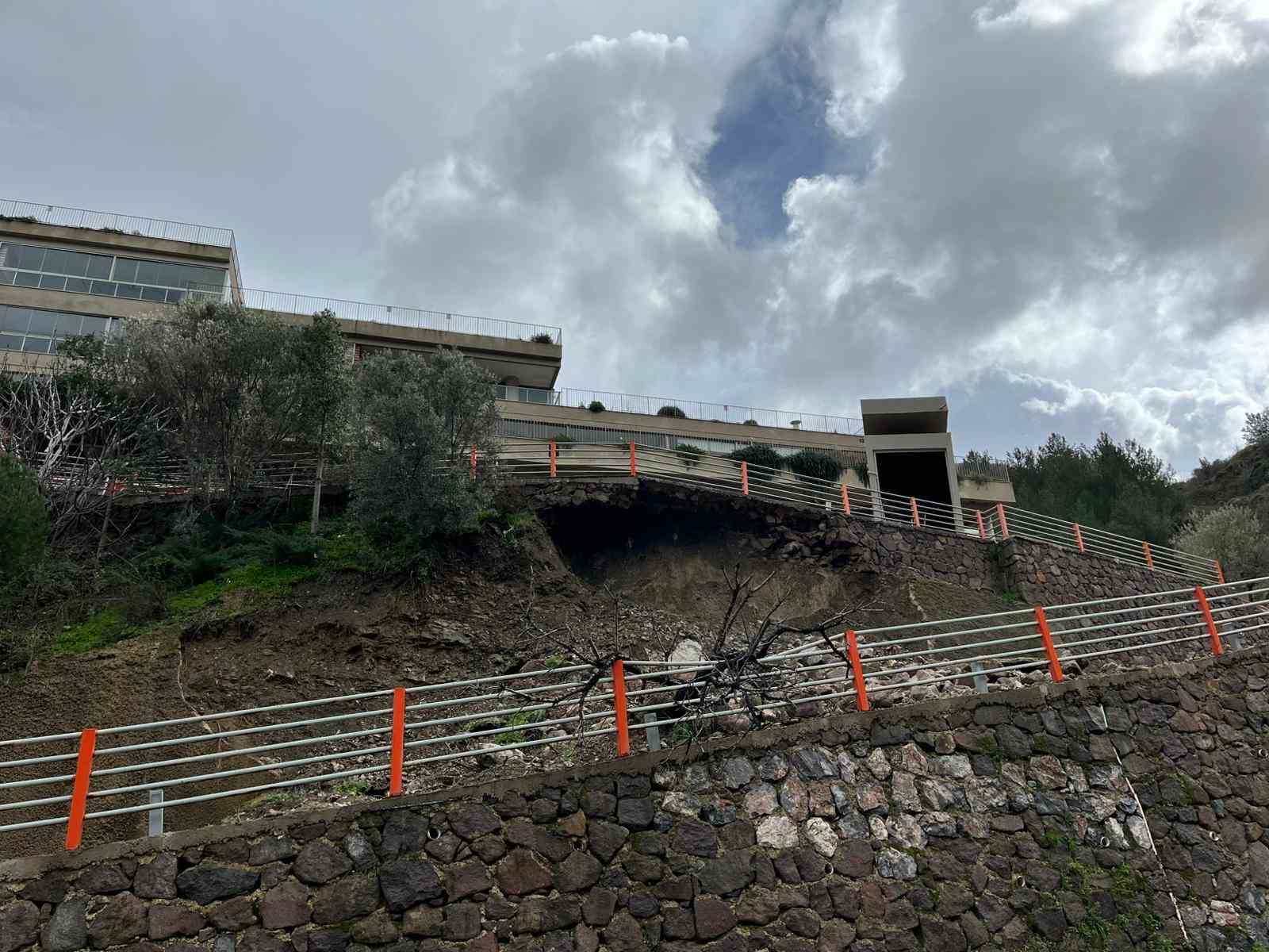izmirde luks site yolu toprak kaymasi nedeniyle kapandi 4 2e4p6DIu