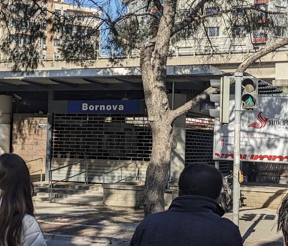 izmirde metro vagonu raydan cikti 1 A3mPGUvc